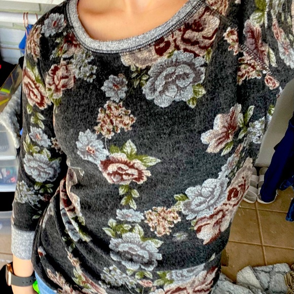 Floral top - Picture 3 of 4